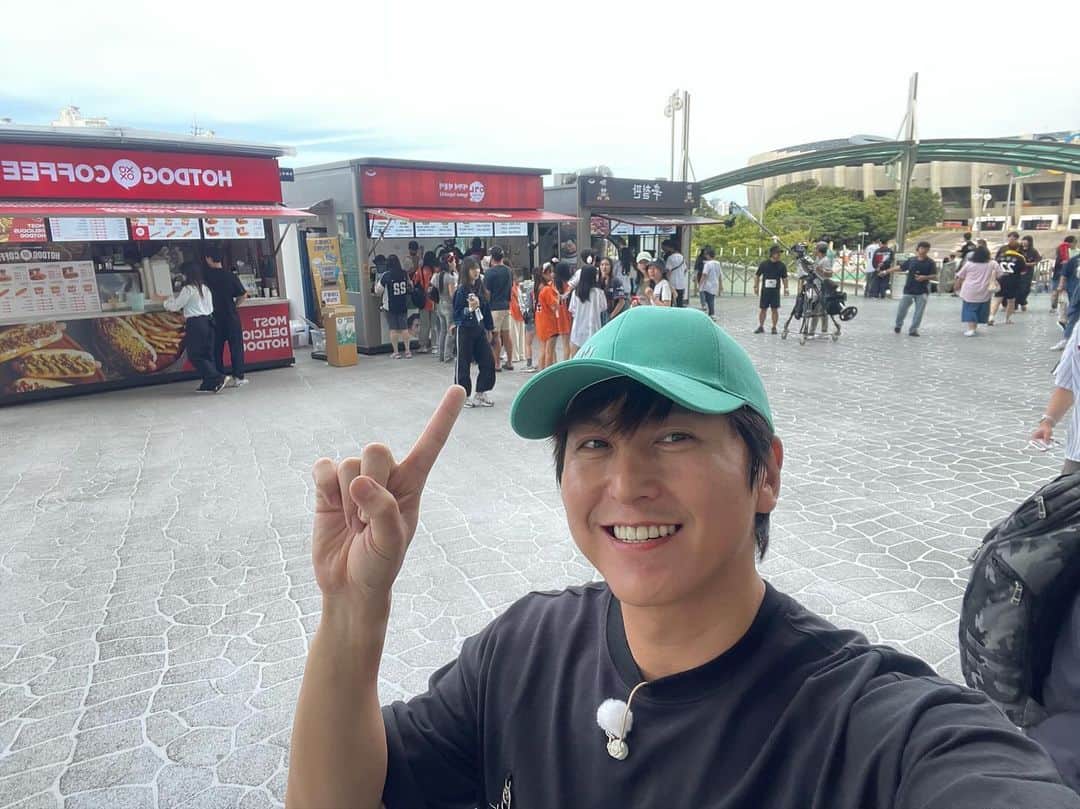 リュ・スヨンのインスタグラム：「#녹색아버지회  수요일 10시 40분 #SBS 방송중!  잠실구장 매점에서 일회용기가아닌  #다회용기 에 떡복이를 담아 팔아보는데..  #회수율이 관건입니다.  몇%에 다회용기가 돌아올까요. 🧐  #많시부」