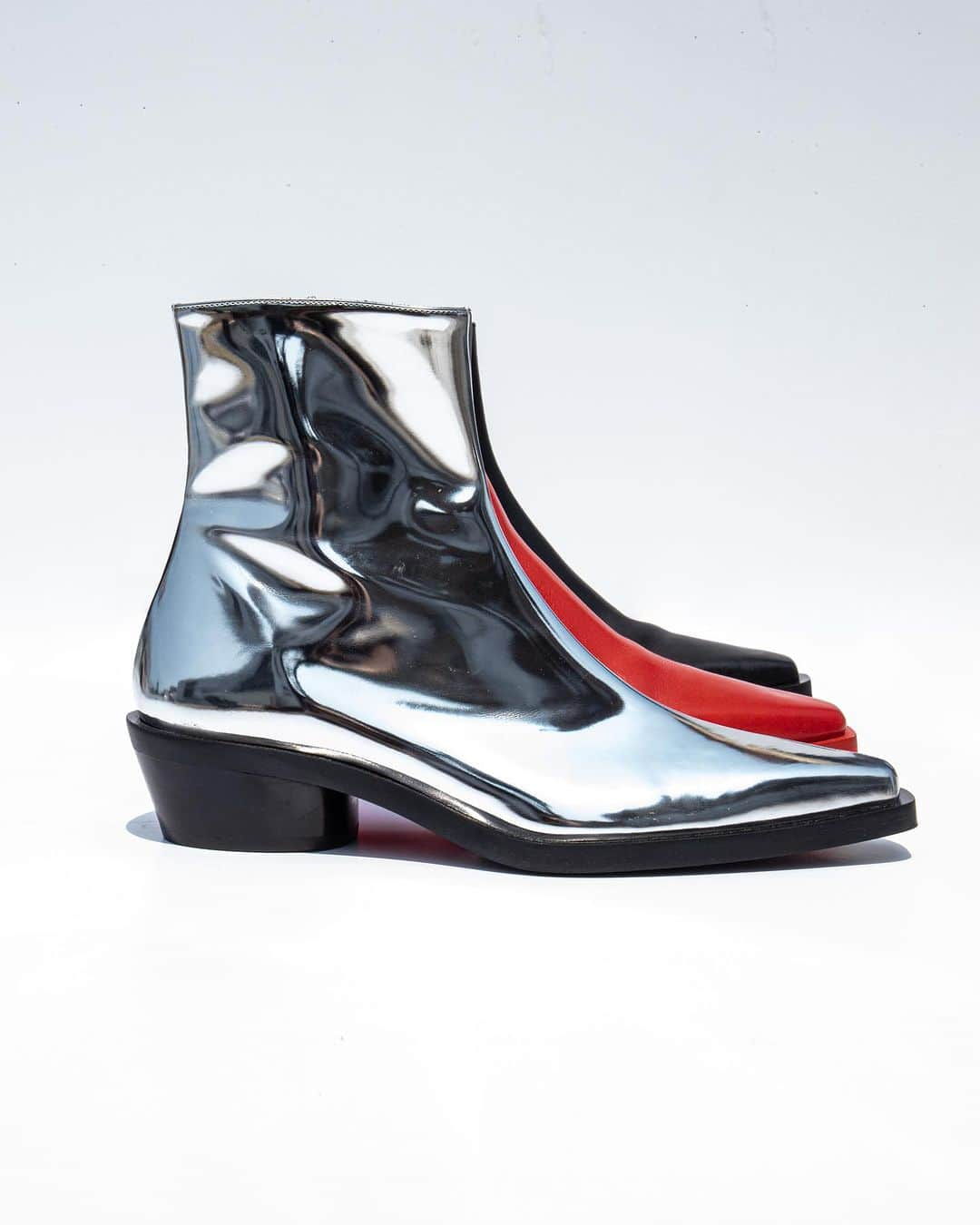 プロエンザスクーラーのインスタグラム：「Pre-Spring 2024: Bronco Ankle Boots   Discover now at proenzaschouler.com  #proenzaschouler」