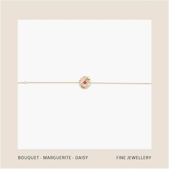 オーレリービダマンさんのインスタグラム写真 - (オーレリービダマンInstagram)「Rhodolite garnets are the daisies’ heart of the BOUQUET collection ❤️🌸  #Iconic #Bouquet #Marguerite #Daisy #finejewelry #aureliebidermann」11月15日 22時59分 - aureliebidermann