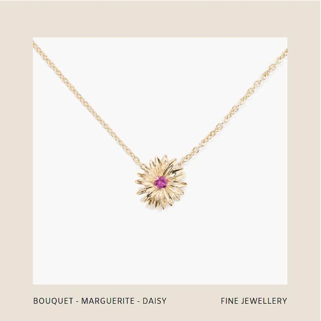 オーレリービダマンのインスタグラム：「Rhodolite garnets are the daisies’ heart of the BOUQUET collection ❤️🌸  #Iconic #Bouquet #Marguerite #Daisy #finejewelry #aureliebidermann」