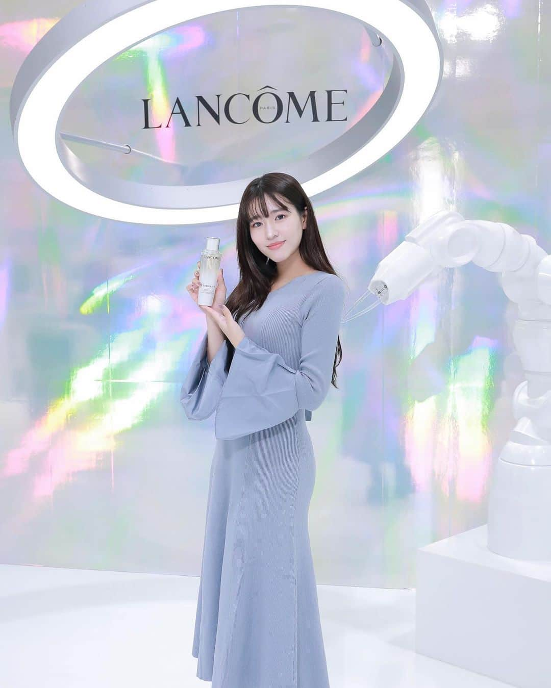 ぷかさんのインスタグラム写真 - (ぷかInstagram)「ランコム【 @lancomeofficial 】の新製品発表会に参加してきた🫧 ・ ・ 今回はランコムの大人気化粧水 #クラリフィック がリニューアル新登場して【クラリフィック デュアル エッセンス ローション EX】になったから試してきた🥺❤︎ ・ ・ クラリフィック デュアル エッセンス ローション EX には 4つの強みがあって ①角質ケアと保湿を共存 潤うだけじゃなくて角質ケアもできるから 化粧水以上の化粧水って印象受けた👌🏻 ・ ②ブライトニング 私は肌のツヤ感にこだわって化粧水選んでるけど この新化粧水にはツヤ感出してくれる期待度高くて感動した✨ ・ ③従来品から8倍の保湿持続力 試したけど本当保湿力凄かった！ これからの季節に大活躍すぎる保湿！ ・ ④肌により優しく 96%も自然由来成分配合されててノンコメドジェニック済み！ ・ 従来品のクラリフィック デュアル エッセンス ローションも 良かったけど更に成分も保湿力も進化してて良過ぎた🥹🤍 本当凄いからみんなも試してみてね⛄️ ・ ・ ・ ・ ・ #PR #クラリフィック #満たされ透明肌 #lancomeskincare #新製品 #ランコム #新商品 #スキンケア  #スキンケア紹介 #スキンケア好き  #乾燥肌にオススメ #化粧水  #新製品発表会」11月15日 23時04分 - fuuuuu215