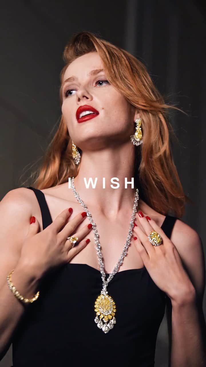 Graffのインスタグラム：「Give the gift of Graff this festive season: jewellery set with diamonds of incomparable beauty and brilliance.  Photographer: @mikaeljansson  Stylist: @emmanuellealt  Models: @riannevanrompaey @shixin_huang_   #GraffWishes #GraffDiamonds」