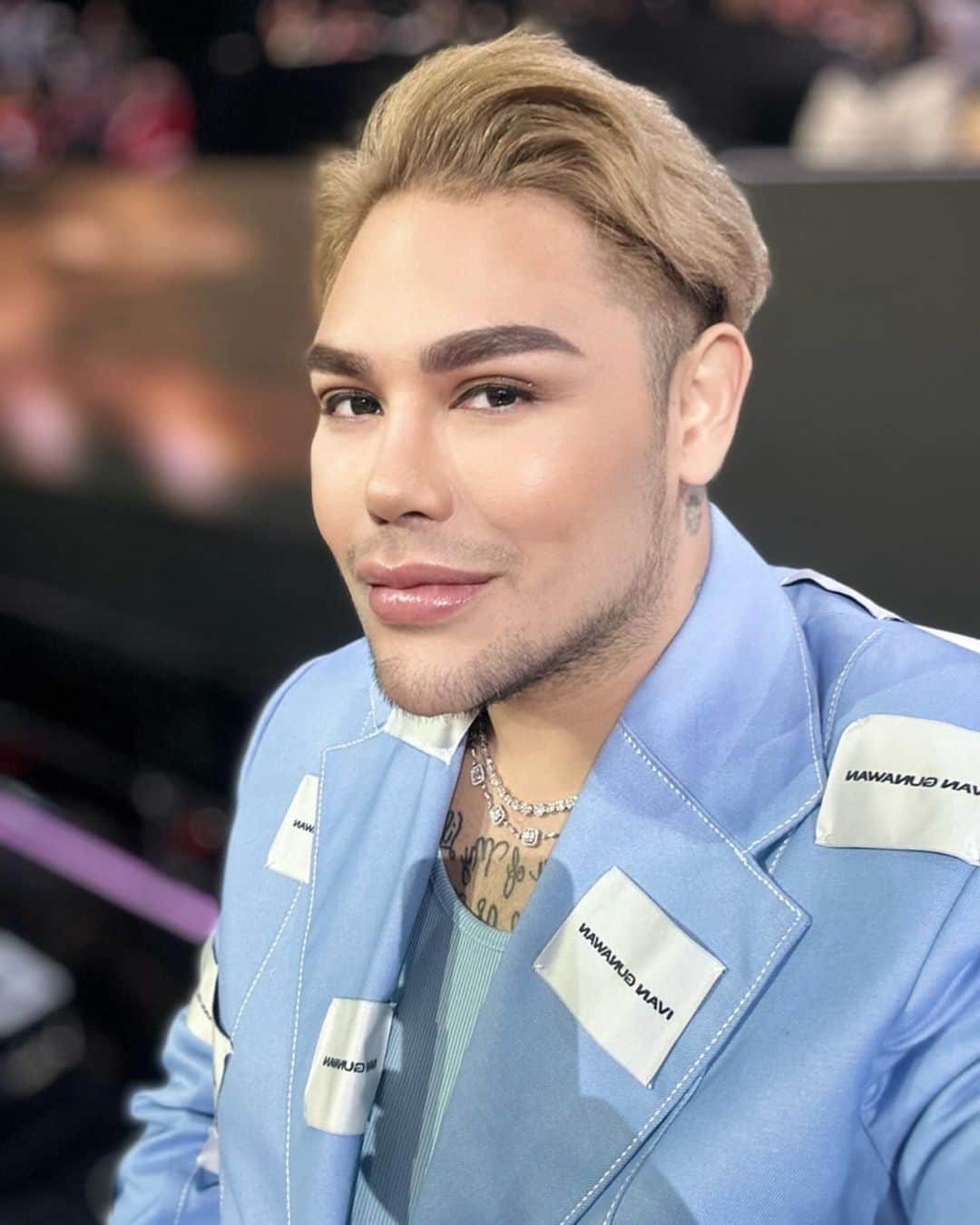 Ivan Gunawanのインスタグラム：「Malam ini aku mau  nyanyi  RUNGKAT  di @kdiofficial」