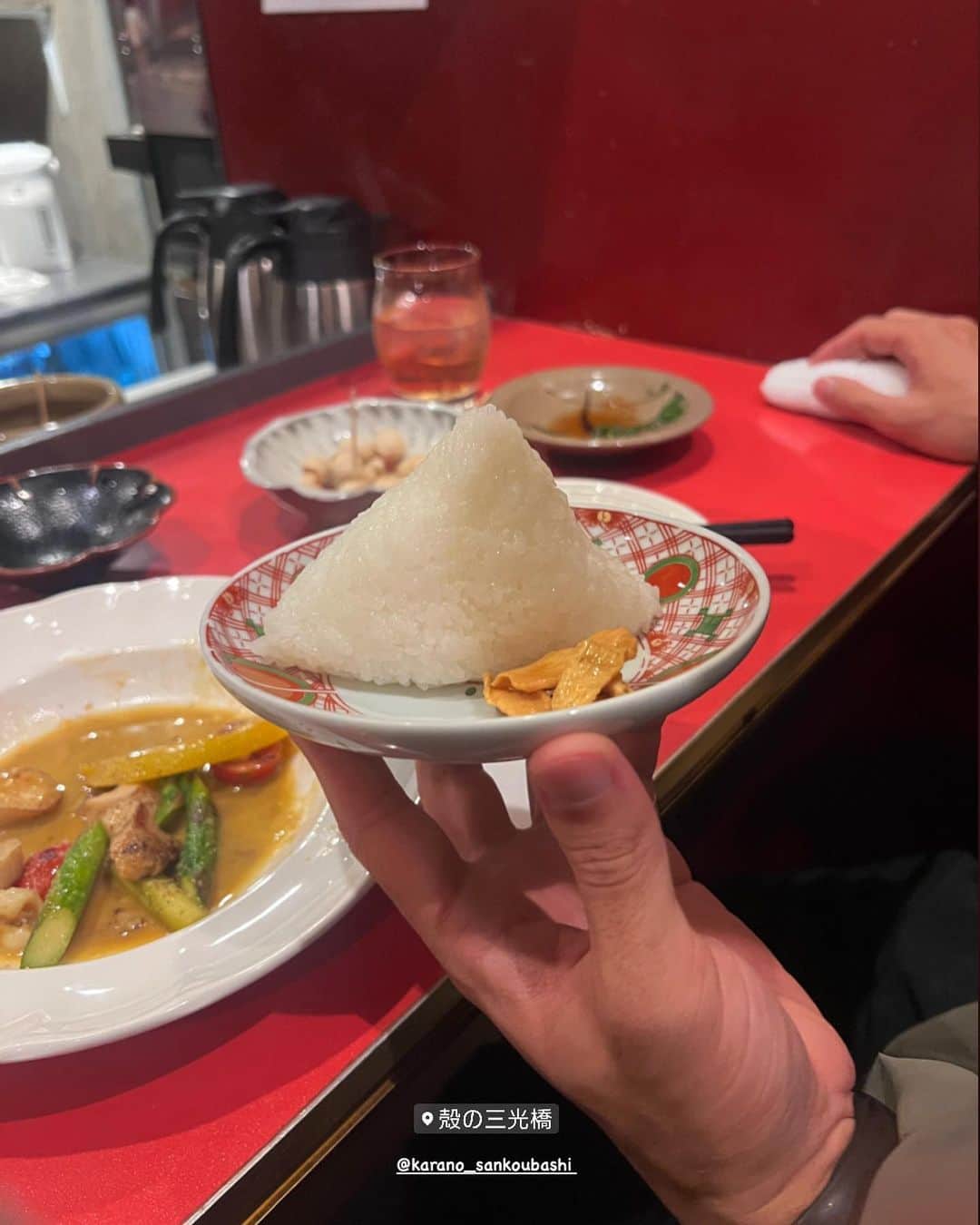 濱田杏奈のインスタグラム：「#今日のつやぁ   結局美味しいのはどこ行ってもお米なんだよな🫰🏻🍙 たくさん飲んで食べて幸せすぎた夜🍺  _」