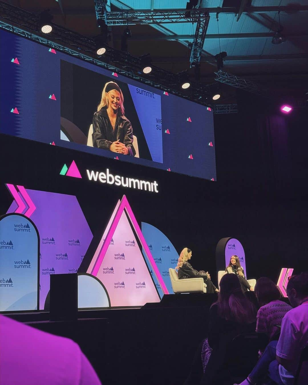 ローレン・グレイさんのインスタグラム写真 - (ローレン・グレイInstagram)「@websummit thank you so much for having me here in lisbon. such an honor <3」11月15日 23時19分 - loren