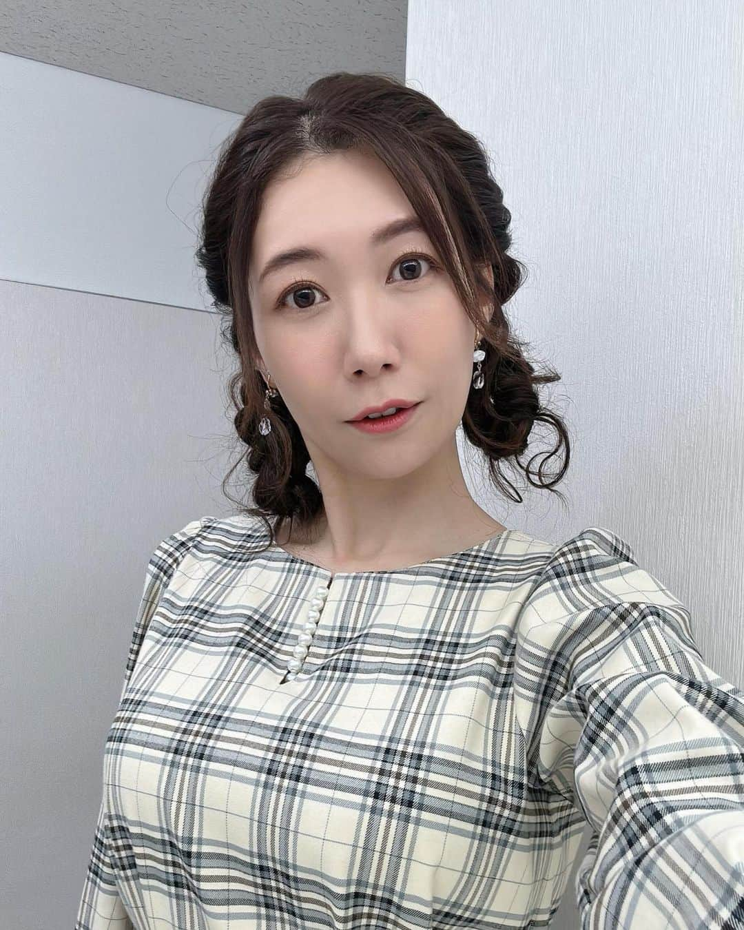 穂川果音さんのインスタグラム写真 - (穂川果音Instagram)「hairstyle  ツインテールです😊  earrings→ @abiste_official  #ヘアアレンジ　#hairarrange #ツインテールアレンジ　#かわいいヘアアレンジ　#アベプラ」11月15日 23時20分 - hokawakanonn