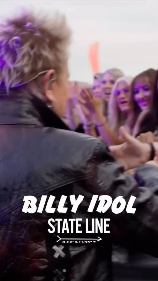 ビリー・アイドルのインスタグラム：「‘Billy Idol: State Line’ premieres in U.S. theaters tonight! Be a part of the IDOL big screen magic and post a pic of yourself at the theater with the tag #billyidolstateline Tickets and showtimes for today (11/15) and Sunday 11/19 are available at billyidolconcertfilm.com 👊🏼」