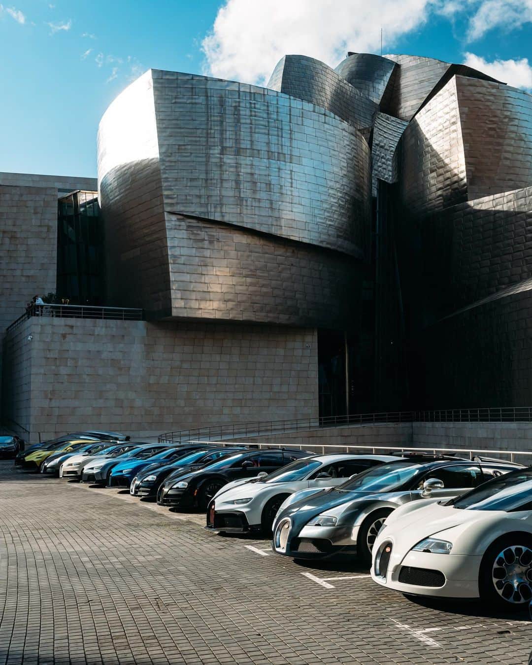 ブガッティさんのインスタグラム写真 - (ブガッティInstagram)「Guided by the coastal roads of the Bay of Biscay, the BUGATTI Grand Tour Europe 2023 by @2fast4you.it party reaches Frank Gehry’s legendary Guggenheim Museum in Bilbao, where automotive and architectural artistry beautifully collide.   The BUGATTI Grand Tour Europe 2023 guests have arrived just in time for a specially curated private experience at the museum.   #BUGATTI #BUGATTIGrandTour #BUGATTIGrandTourEurope – WLTP: bugatti.link/consumption」11月16日 0時00分 - bugatti