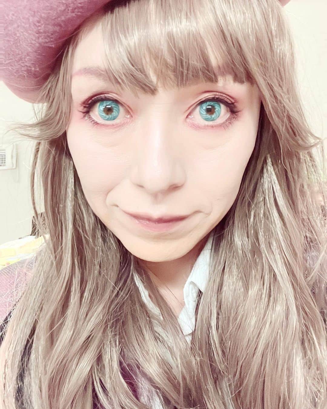 IZAMのインスタグラム：「テレ東６０祭❣️ おめでとうございます🎁  そして、SHAZNAを呼んでくださりスタッフの皆様、ありがとうございました😢 とても楽しかったです☺️  観てくれた皆さんも本当にありがと☺️🥀✨  #SHAZNA #IZAM #テレ東 #テレ東60祭  #音楽」