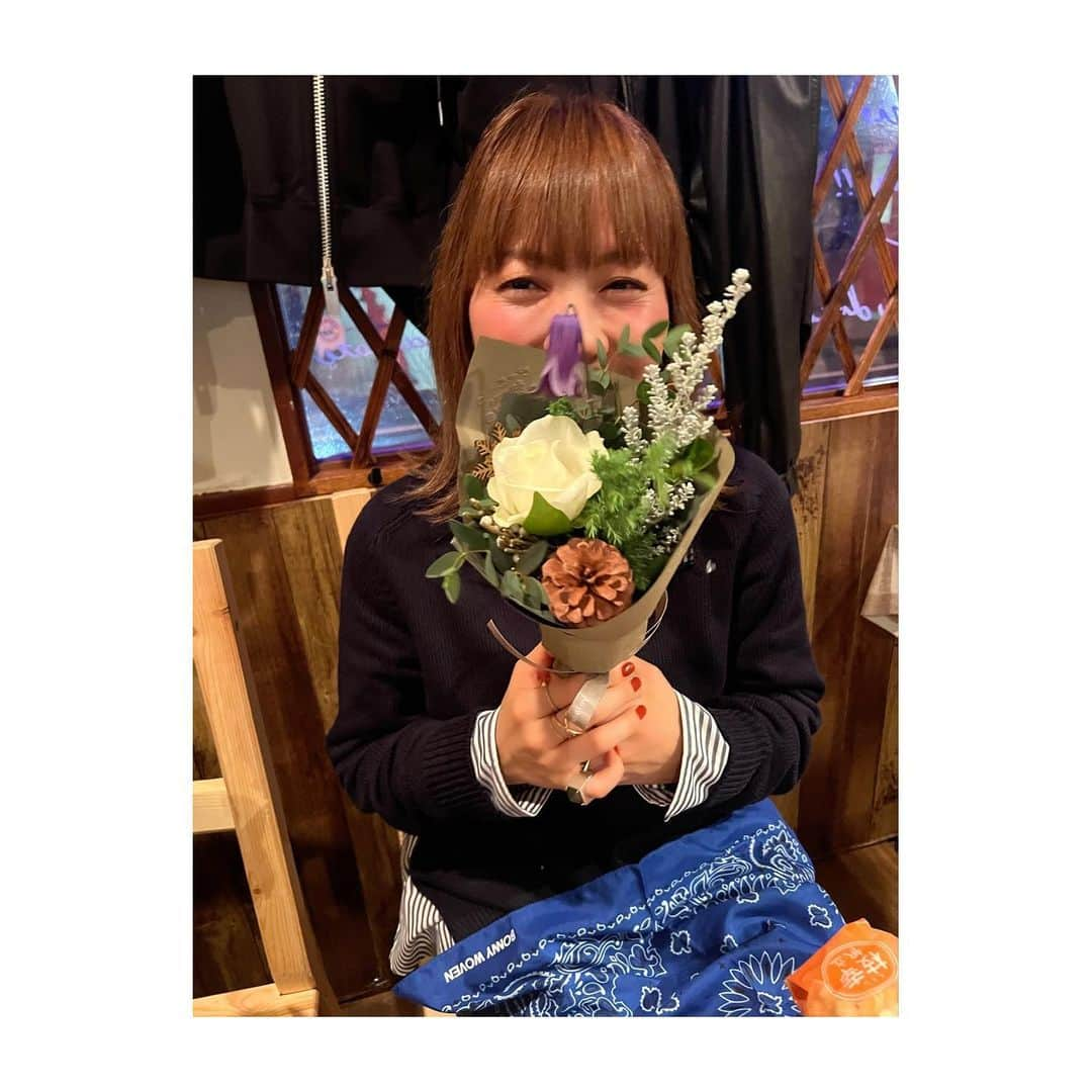 室井由美子さんのインスタグラム写真 - (室井由美子Instagram)「楽しみにしていたご飯会は @mikittyisland & @hisaetakahashi7 💓 少し早めの、ミキティバースデーお祝いもかねて。 ・ お2人ともパワフルで多才、本当にスゴいなぁと感心然り。 ミキティのデニム @bonny_woven も気になるし ひさえさんのアクセサリー @wiselike.official も可愛い！ ぜひ要チェックです☑️ ・ 今夜は @bistro_muroi の11月コースも堪能しました🍽️ ⚪︎アミューズ 白アスパラ ブルテ ⚪︎前菜4種盛り ⚪︎北海道産帆立ソテーとうにクリームソース ⚪︎A5特選和牛ロースト ⚪︎デザート ・ #楽しすぎていつまでも話しちゃった #また是非やりたいなぁ #bistromuroi #ビストロムロイ #九段下グルメ #オーガニックワイン #ワイン以外もありますよ #ワイン好きとつながりたい」11月15日 23時31分 - yumikomuroi