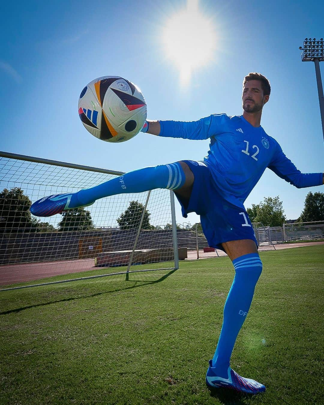 ケヴィン・トラップさんのインスタグラム写真 - (ケヴィン・トラップInstagram)「The @euro2024 in our own country!!!  That‘s how i discovered my love for football… watching a game live in a stadium!!   #Adidasfussballliebe」11月15日 23時35分 - kevintrapp