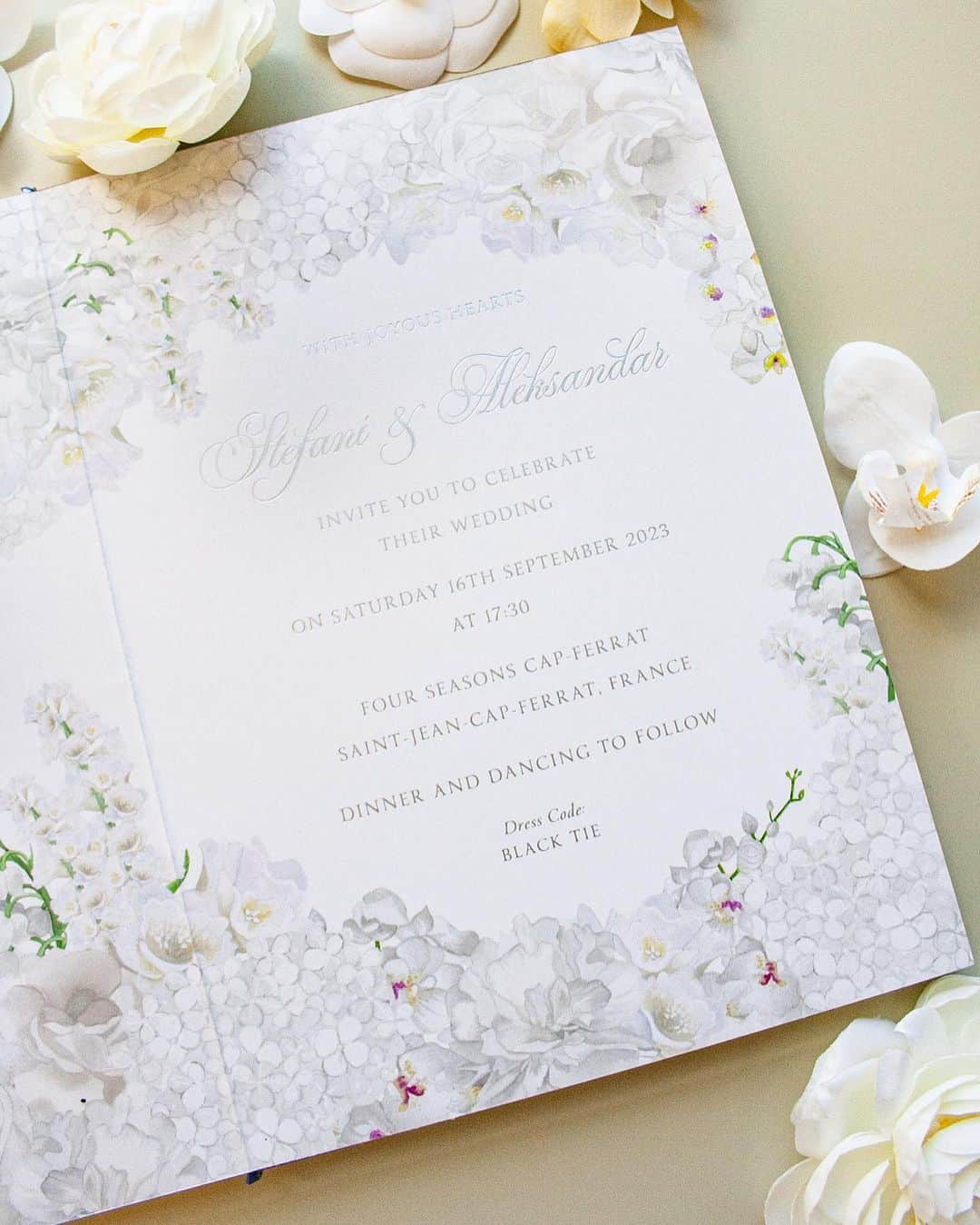 Ceci Johnsonさんのインスタグラム写真 - (Ceci JohnsonInstagram)「WEDDING | S&A’s wedding day unfolded like a dream, resembling a white cloud flower fantasy. In harmony with the theme, we designed the napkins, menu, and invitation page in a palette of white and silver. The invitation itself showcased their wedding day florals, transitioning guests from paper to reality. For the reception, we crafted a menu featuring a silver mirror laser-cut border surrounding a white acrylic center, drawing inspiration from French brocade patterns. Complementing this, silver-embroidered napkins adorned with their monogram added the perfect finishing touch.  #CeciCouture ⠀⠀⠀⠀⠀⠀⠀⠀⠀ CREATIVE PARTNERS Planning & Design: @lavenderandroseweddings Luxury Invitation & Event Branding: @cecinewyork Venue & Catering:  @fscapferrat Cake: @bastien_blanc_tailleur Photography: @daniloandsharon Videography: @chromata_films_weddings Production: @deco_flamme Tableware: @latinidesign @maison_options Floral Design: @roni_floral_design Music:  @qart.events @alexandramillerinsta @adilmaksutovic @cecaraznatovic @cobi.v Entertainment: @nuart_events @prodiammclescure @pyrokervenka @blackbirdcage @houseofpyramid ⠀⠀⠀⠀⠀⠀⠀⠀⠀ #cecinewyork #ceciwedding #lavenderandroseweddings #luxuryinvitations #elegantdesigns #coutureinvites #opulentdetails #bespokeinvitations #chiccelebrations #artistryininvitations #highenddesigns #luxurystationery #premiuminvitations #exquisitedetails #invitationelegance #celebrateinstyle #glamorousinvites #luxurycelebrations #finestationery #customizedelegance #celebrationperfection #invitationcouture #elevateyourevent #luxuryeventplanning #unforgettableinvites」11月15日 23時48分 - cecinewyork