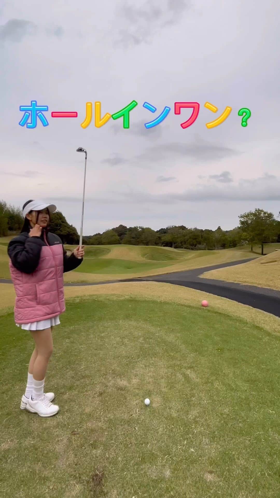 hina2221のインスタグラム：「ホールインワン🐕？！」