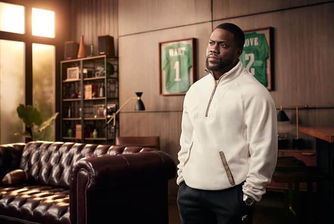 ケビン・ハートのインスタグラム：「Changing the game with one amazing drop at a time….fellas make sure you put a “F” on ya chest this football season damn it!!!!! Sundays just got a whole lot better ….and yes that green combo is a small nod to the city of brotherly love!!!!!! Fly Eagles Fly 😂…. My drop is available NOOOOOOWWW!!!!! Get yours today!!!!! @fableticsmen」