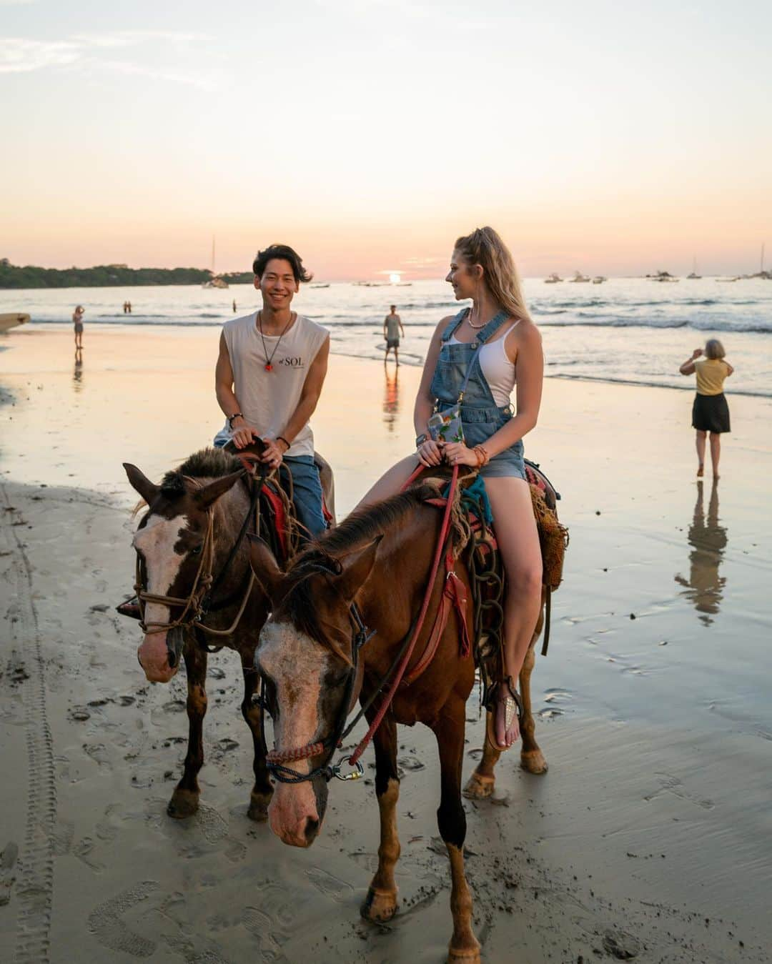 はるきさんのインスタグラム写真 - (はるきInstagram)「It was a precious experience to ride a horse at beach with this beautiful sunset. I always dreamed this moment to be presented. I’m so grateful that we were able to connect with horses in such a natural atmosphere. Loving every single moment that we had 🥰」11月15日 23時53分 - hr.8ruki