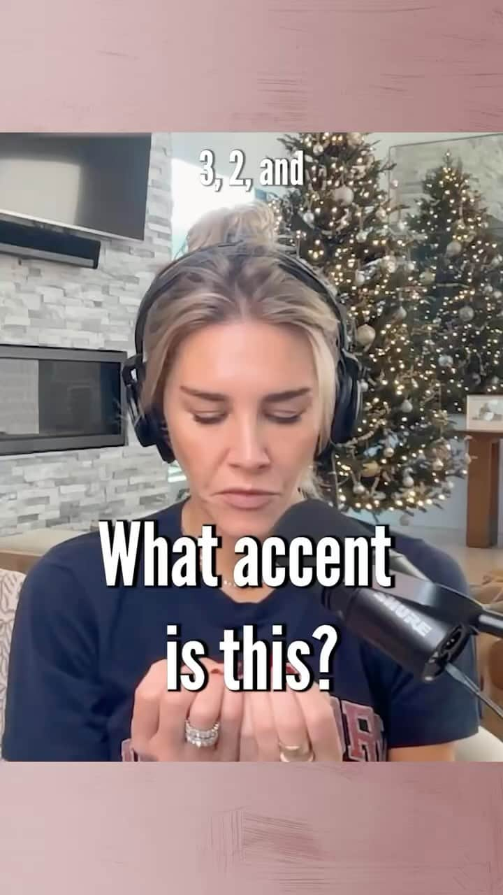 エリン・アンドリューズのインスタグラム：「Accents, neck massages, and @garthbrooks ALL TOGETHER on the @calmdownpodcast @charissajthompson #calmdown」