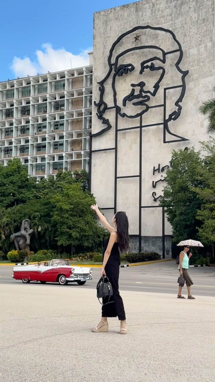 チャナナ沙梨奈のインスタグラム：「#キューバ #革命広場 🇨🇺」