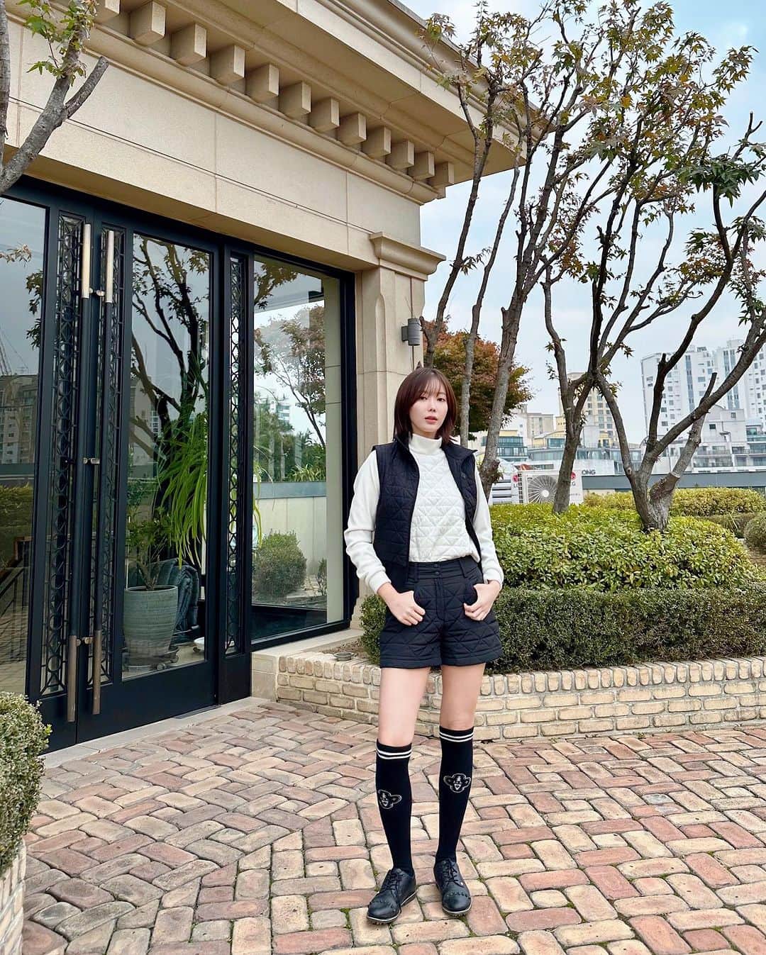 イム・スヒャンさんのインスタグラム写真 - (イム・スヒャンInstagram)「연극한다고 가을시즌은 못갔지만 겨울 골프 준비 완료 🏌️‍♀️  실력은 안완료  그래 뭐 장비빨이지 😊 더 추워지기 전에!!  #AD #likkgolf #릭크골프 #골프웨어 #필드룩  @likkgolf」11月16日 0時07分 - hellopapa11