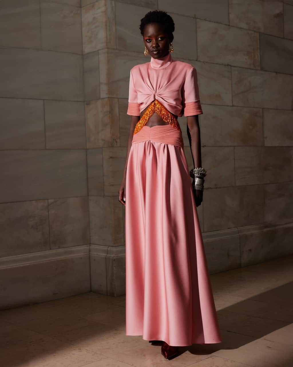 プラバルグルンのインスタグラム：「Romantic Rosy⁠ ⁠ Dusty Rose Crepe Back Satin Pleated Crop Top with Chiffon Cuff and Hand Beaded Orange Bugle Fringe & Maxi Skirt with Chiffon Pleated Yoke from the Fall Winter 2023 collection⁠ ⁠ Photo by @egandrew」