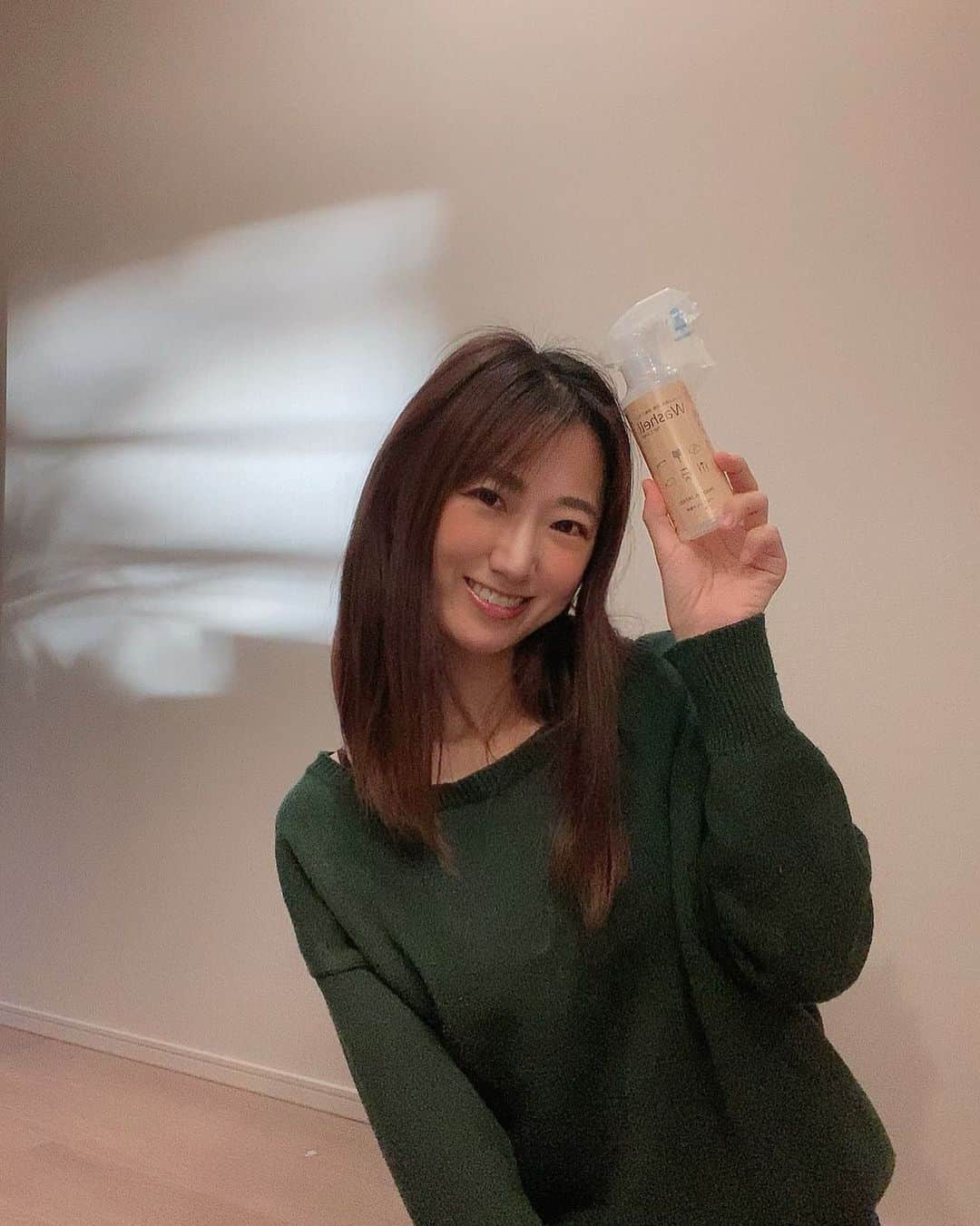 阿川麻美さんのインスタグラム写真 - (阿川麻美Instagram)「ほっき貝を原材料とし、 キャンプ用に開発された、除菌・消臭・洗浄スプレー‼︎  キャンプの食器や調理器具の除菌や テントの消臭などにも利用できて 使用済みのお皿なんかも これ１本で洗浄出来るらしい…！  先月、キャンプ行ったからその時あったら便利だったなぁ🥺❤️ 次回は持参しよう👍  特許取得商品で、 食品添加物の認定もありますので、 お口に入れても安心なのも嬉しい👍  @washell_natural  #pr #Washell #ウォッシェル#WashellforCAMP #ウォッシェルフォーキャンプ #除菌#消臭#洗浄#キャンプ#CAMP#野外#テント」11月16日 0時04分 - asamichi922