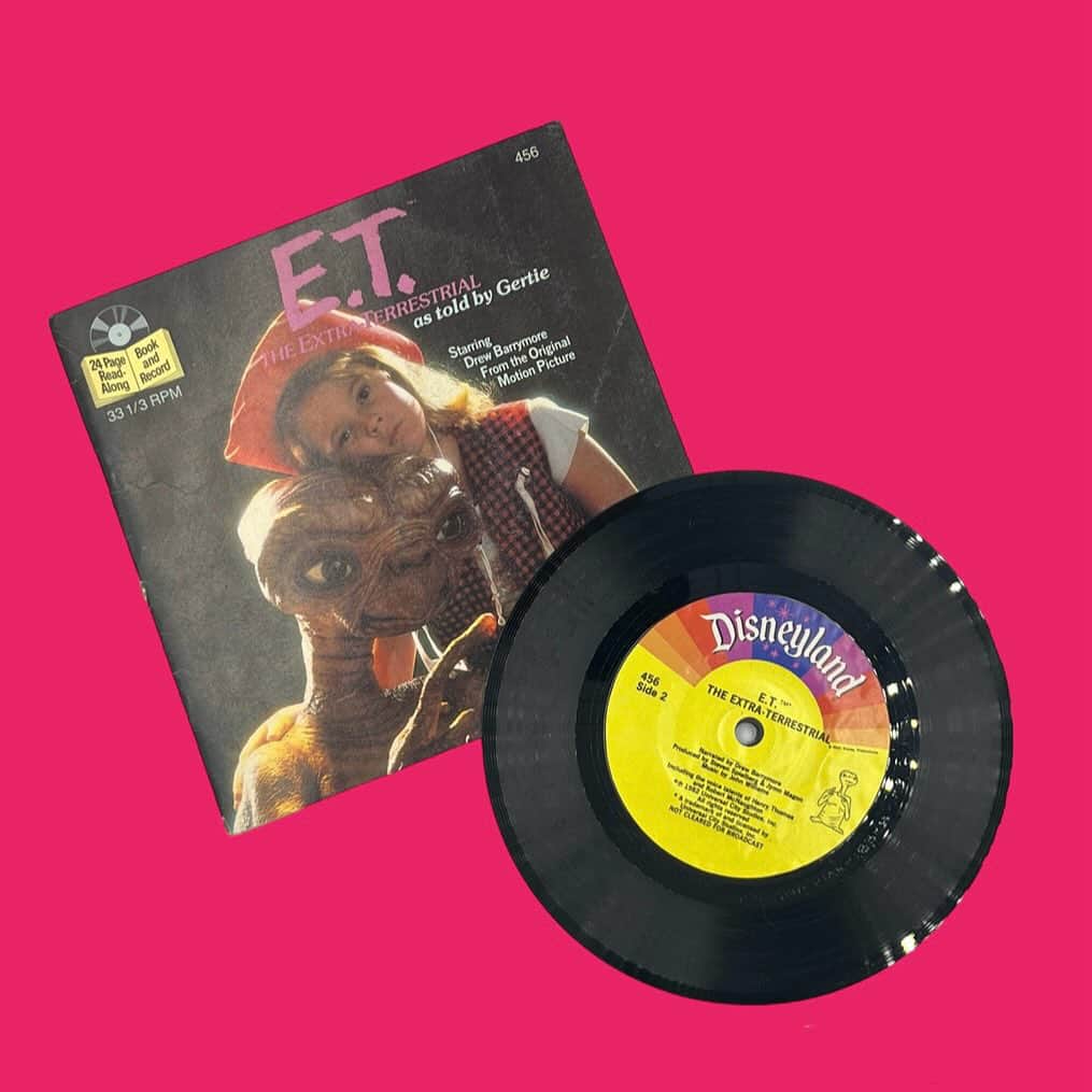 おもちゃやSPIRALさんのインスタグラム写真 - (おもちゃやSPIRALInstagram)「80's E.T. レコード付き絵本入荷しました📕  読み聞かせのレコード付きです！」11月15日 15時23分 - spiral_toy