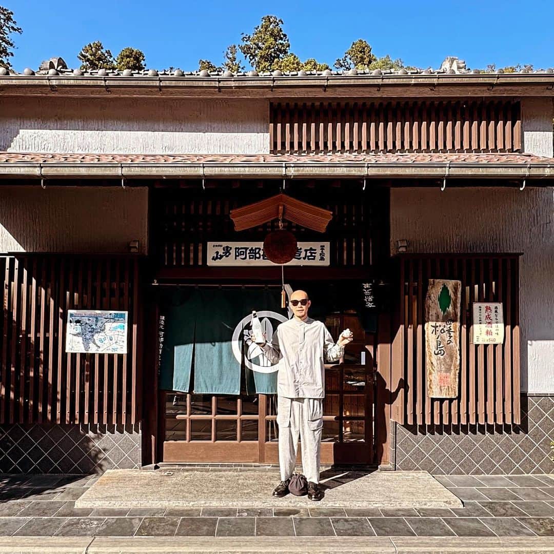 青木カズローさんのインスタグラム写真 - (青木カズローInstagram)「先日、宮城でbar写殺用のお酒を仕入れた様子。美味しく飲んでもらえて嬉しかったです。 #bar写殺  @oooba  @daikonya_akiyama  いつもありがとうございます🥹🙏」11月15日 15時26分 - cazrowaoki