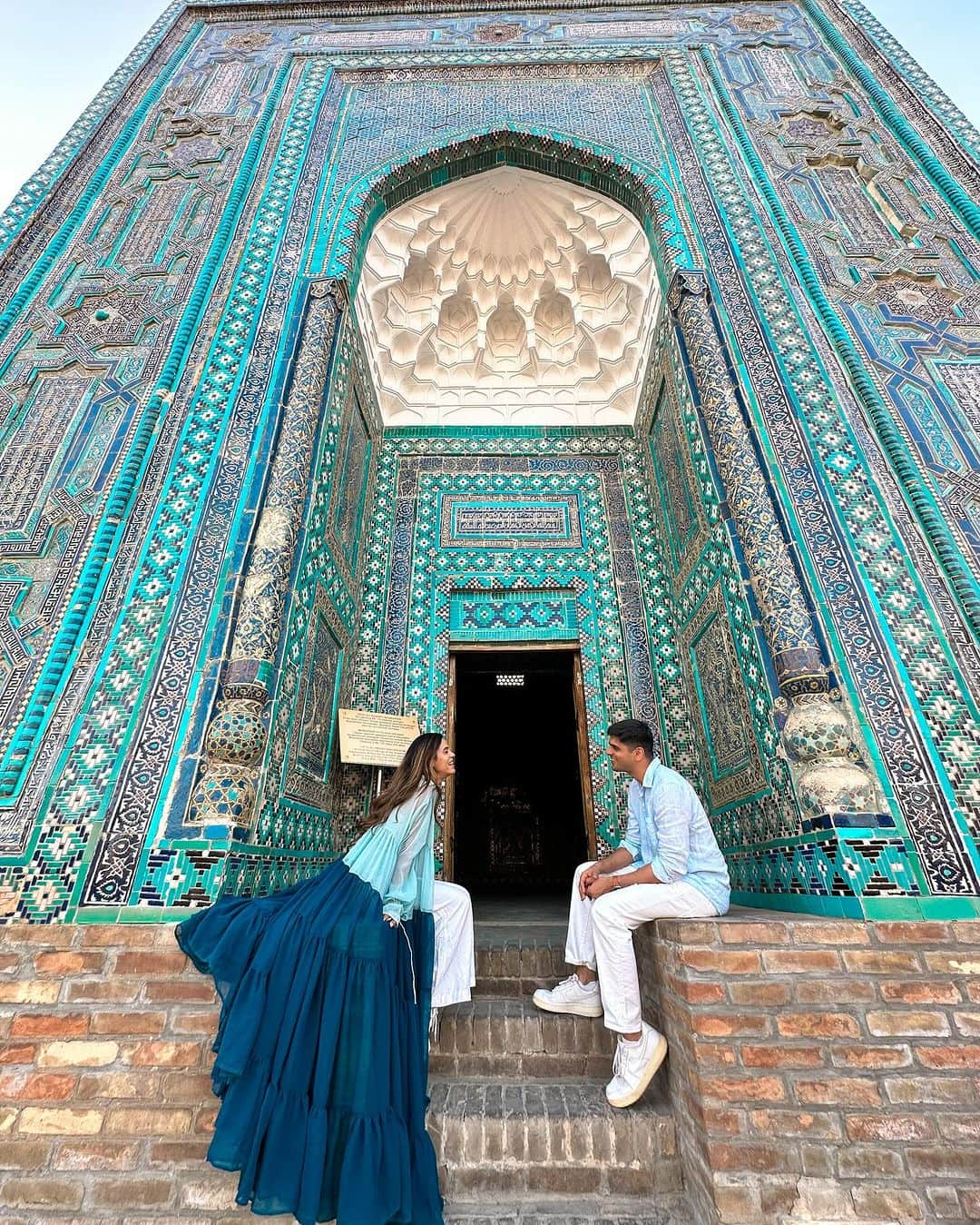 Aakriti Ranaさんのインスタグラム写真 - (Aakriti RanaInstagram)「The insanely gorgeous Samarkand, Uzbekistan ❤️ Still completely in awe of the beauty of this place!   Who would you go here with?   #aakritirana #aakritiandrohan #uzbekistan #samarkand #travelblogger #indiantravelblogger #travelphotography」11月15日 15時44分 - aakritiranaofficial