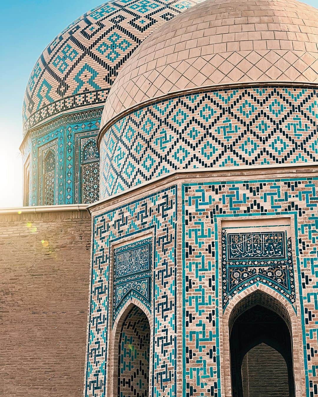 Aakriti Ranaさんのインスタグラム写真 - (Aakriti RanaInstagram)「The insanely gorgeous Samarkand, Uzbekistan ❤️ Still completely in awe of the beauty of this place!   Who would you go here with?   #aakritirana #aakritiandrohan #uzbekistan #samarkand #travelblogger #indiantravelblogger #travelphotography」11月15日 15時44分 - aakritiranaofficial