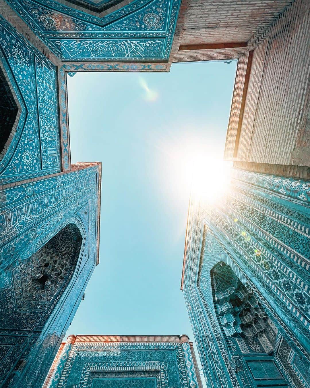 Aakriti Ranaさんのインスタグラム写真 - (Aakriti RanaInstagram)「The insanely gorgeous Samarkand, Uzbekistan ❤️ Still completely in awe of the beauty of this place!   Who would you go here with?   #aakritirana #aakritiandrohan #uzbekistan #samarkand #travelblogger #indiantravelblogger #travelphotography」11月15日 15時44分 - aakritiranaofficial