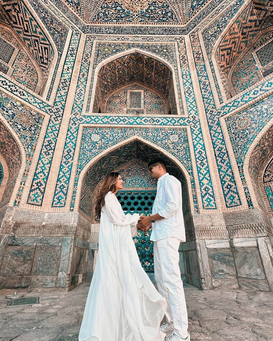 Aakriti Ranaさんのインスタグラム写真 - (Aakriti RanaInstagram)「The insanely gorgeous Samarkand, Uzbekistan ❤️ Still completely in awe of the beauty of this place!   Who would you go here with?   #aakritirana #aakritiandrohan #uzbekistan #samarkand #travelblogger #indiantravelblogger #travelphotography」11月15日 15時44分 - aakritiranaofficial