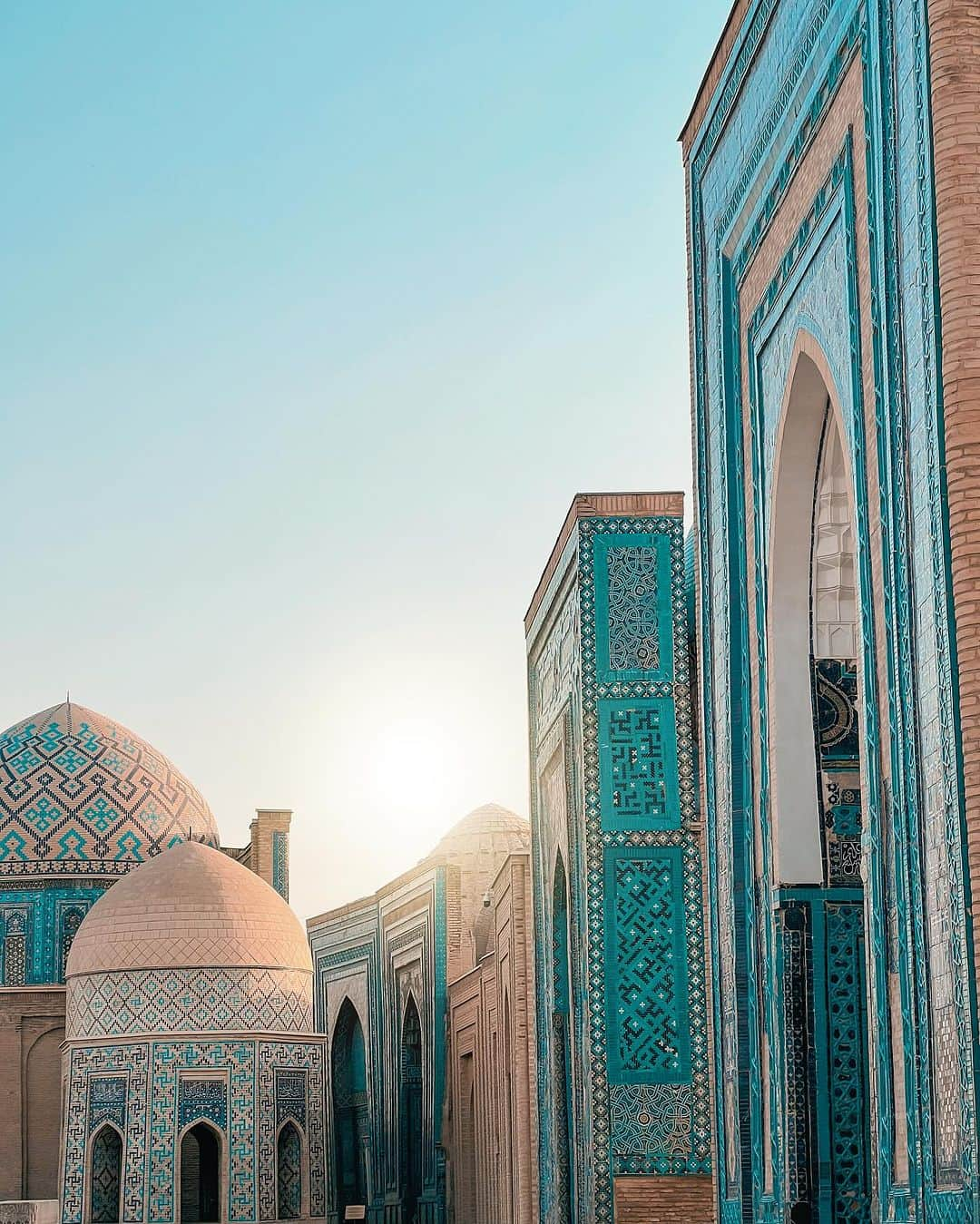 Aakriti Ranaさんのインスタグラム写真 - (Aakriti RanaInstagram)「The insanely gorgeous Samarkand, Uzbekistan ❤️ Still completely in awe of the beauty of this place!   Who would you go here with?   #aakritirana #aakritiandrohan #uzbekistan #samarkand #travelblogger #indiantravelblogger #travelphotography」11月15日 15時44分 - aakritiranaofficial