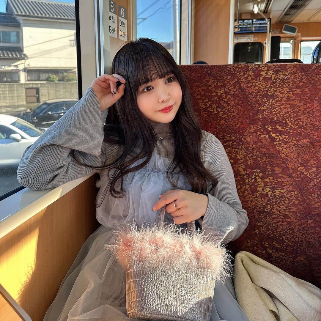 平松可奈子さんのインスタグラム写真 - (平松可奈子Instagram)「旅行1日目のコーデ🎀🤍💕  ワンピース　@snidel_official  bag @thevirgins  靴下　SHEIN スニーカー　@pumajapan  @lily_brown_official   iPhone周りは全て @chouette_latte   パステルでハッピーに してみた🩶🩵🩷🤍  #kanacofashion  #ootd #旅行　#snidel  #puma #lilybrown  #dior #thevirgins  #大人かわいいコーデ  #大人ガーリー  #dioraccessories」11月15日 15時56分 - 11kanaco14