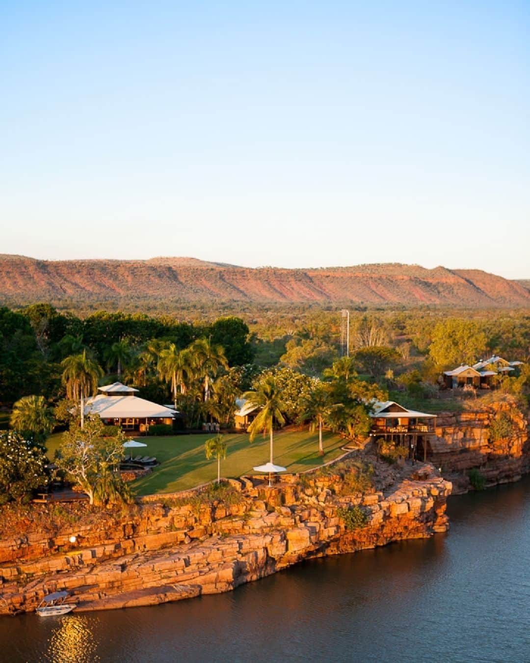 Australiaさんのインスタグラム写真 - (AustraliaInstagram)「Sharing a little #Kimberley magic with you today ❤️✨ Tucked away within the vast and ancient landscape of @westernaustralia's breathtaking @thekimberleyaustralia sits the untamed beauty of @elquestro - home to the Wanjina Wungurr Wilinggin peoples. Reopening for another exciting season in April 2024, set up camp or enjoy the comforts of the @luxurylodgesofaustralia homestead before exploring this spectacular wilderness with @kingfishertours or @helispirit.  #SeeAustralia #ComeAndSayGday #WATheDreamState MagicKimberley #AustraliasNorthWest #LuxuryLodgesOfAustralia @australiasnorthwest  ID: a luxurious lodge sits atop a rocky cliff, with a river below. Amidst the buildings, there is a flat green lawn adorned with palm trees. Mountains rise up in the background.」11月15日 16時00分 - australia