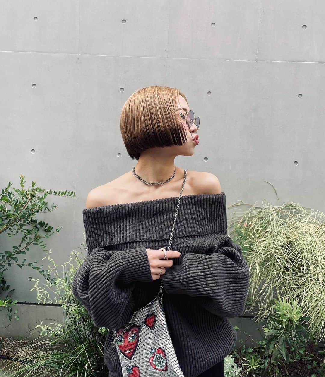 SARAのインスタグラム：「もっちりニット🩶 @searoomlynn_official   #instadaily #outfit #photooftheday」