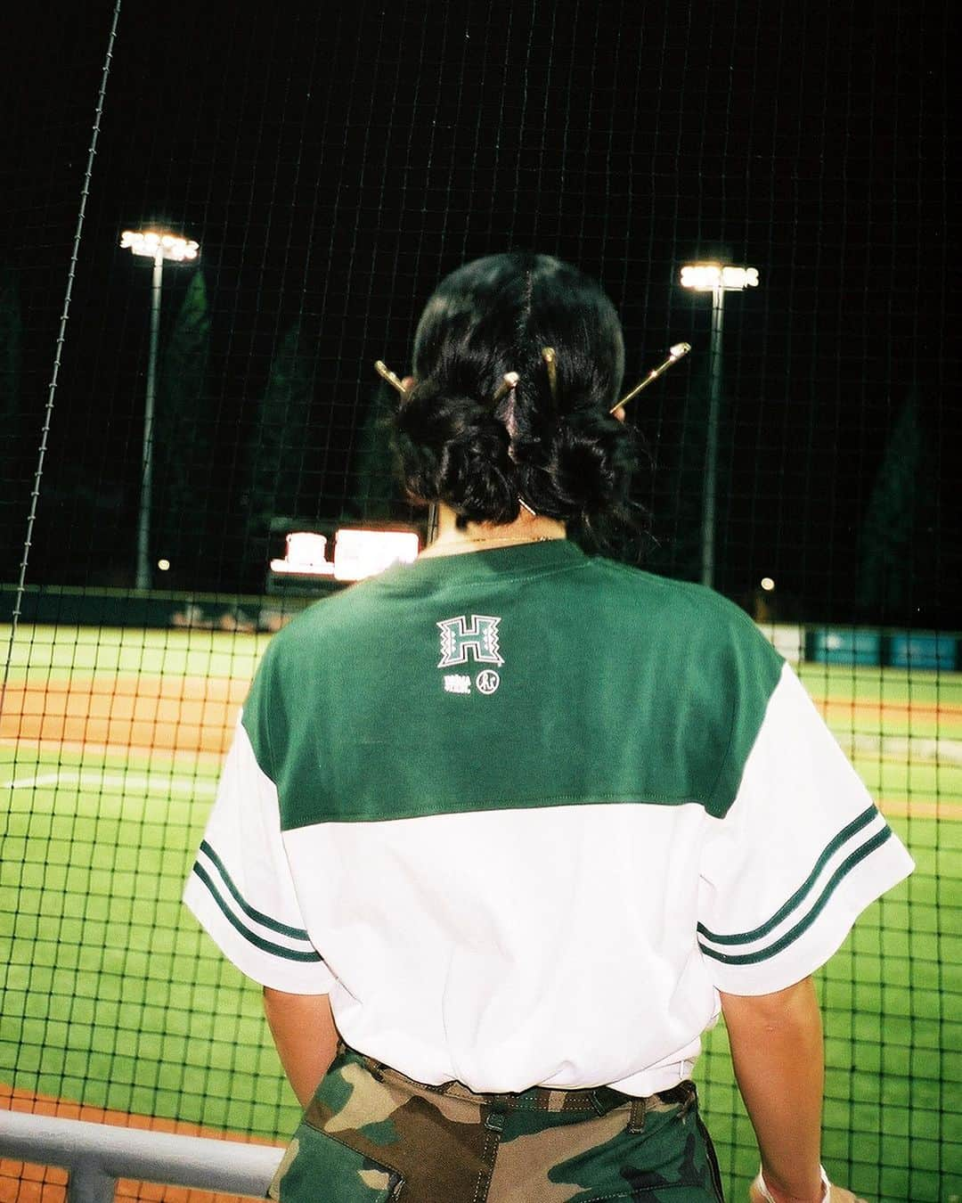 インフォメーションさんのインスタグラム写真 - (インフォメーションInstagram)「University of Hawai’i x In4mation Hawai’i 50 Raglan & Foam Shaka ⁣  Dropping tomorrow November 15th 8am Hst  Photo @bretfromhi  Model @angelicaajoyy   www.in4mation.co」11月15日 16時07分 - in4mation_