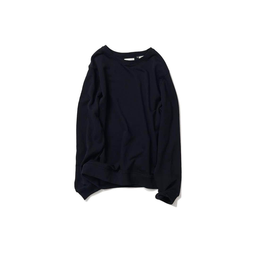 のインスタグラム：「. ♦️ 再入荷 ♦️ ・ ◆BLUi ブルーイ/ボーイフレンドスウェット(Nero) ・ "BLUi "は2000年にデビューしたイタリア中部モデナ地方のブランド。 素材を重視した「テキスタイルコレクション」としてスタートし、ストール、ポンチョ、などをメインに、毎シーズン、トレンドをプラスしたコレクションを展開しています。こちらは、オーガニックコットンとリサイクルポリエステルのエコ素材を使用した、ベーシックなプルオーバースウェット。オーバーサイズで身体を包み込むようなシルエットと、リラックス感が魅力のアイテム。 長めの袖口をブラウンジングしたり、クシュッとロールアップしてラフな着こなしが楽しめます。 着心地もとても軽く、カジュアルでありながら、上品で大人なスタイリングの幅が広がる一着です。 ・ #kkcloset #kkshop #菊池京子 #kyokokikuchi #コーディネート #コーデ #coordinate #code #ootd #outfit #kotd #カジュアル #style #happy #秋冬　#春　#italy #スウェット　#プルオーバー　#simple #シンプル」