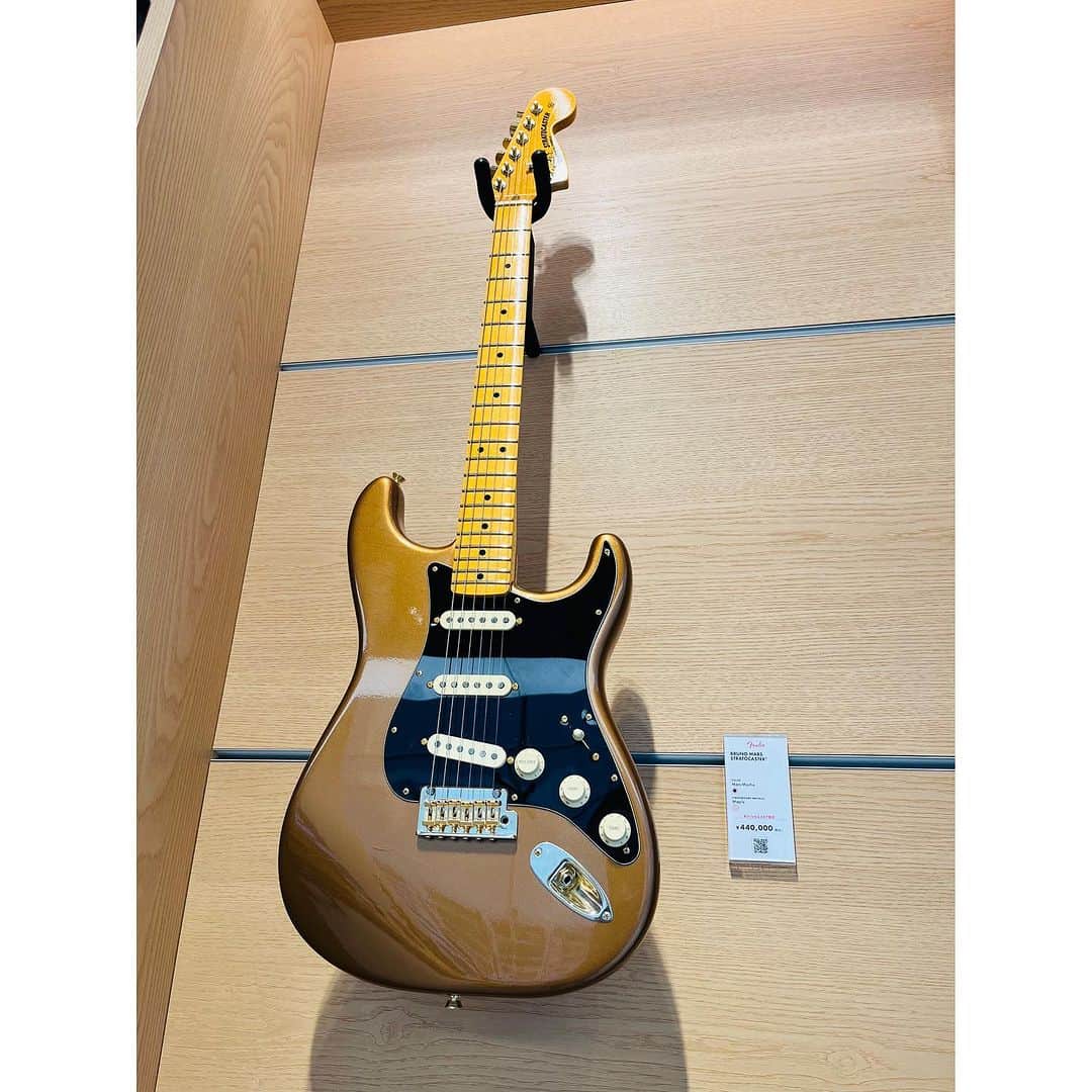 Shinnosukeさんのインスタグラム写真 - (ShinnosukeInstagram)「#BrunoMars #stratocaster  #fender #guitar   カッコイイ！」11月15日 16時17分 - shinscapade