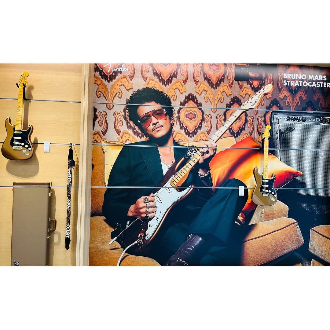 Shinnosukeさんのインスタグラム写真 - (ShinnosukeInstagram)「#BrunoMars #stratocaster  #fender #guitar   カッコイイ！」11月15日 16時17分 - shinscapade