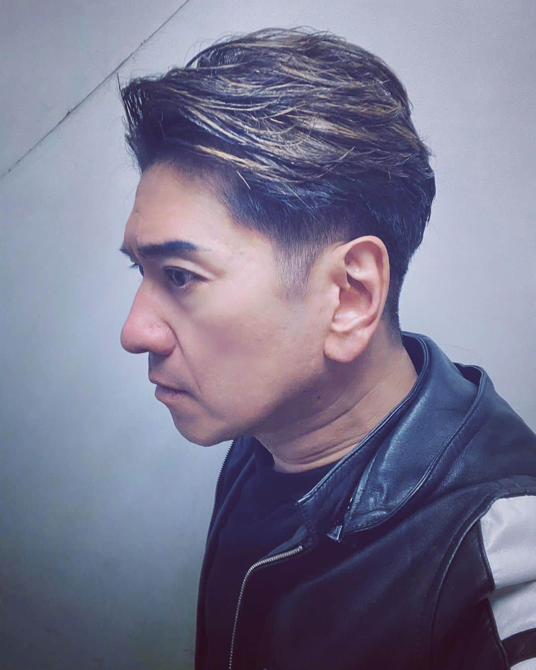 川崎麻世さんのインスタグラム写真 - (川崎麻世Instagram)「LIBREでカットとハイライト💇‍♂️ オヤジになっても髪型だけで印象がグッと変わる。  #恵比寿 #LIBRE #恵比寿リブレ」11月15日 16時20分 - mayokawasaki