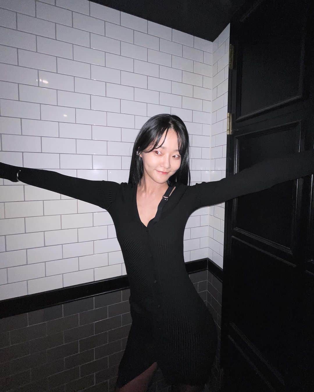 ヒョニ・カンのインスタグラム：「어제자 지연이 열일 🖤」