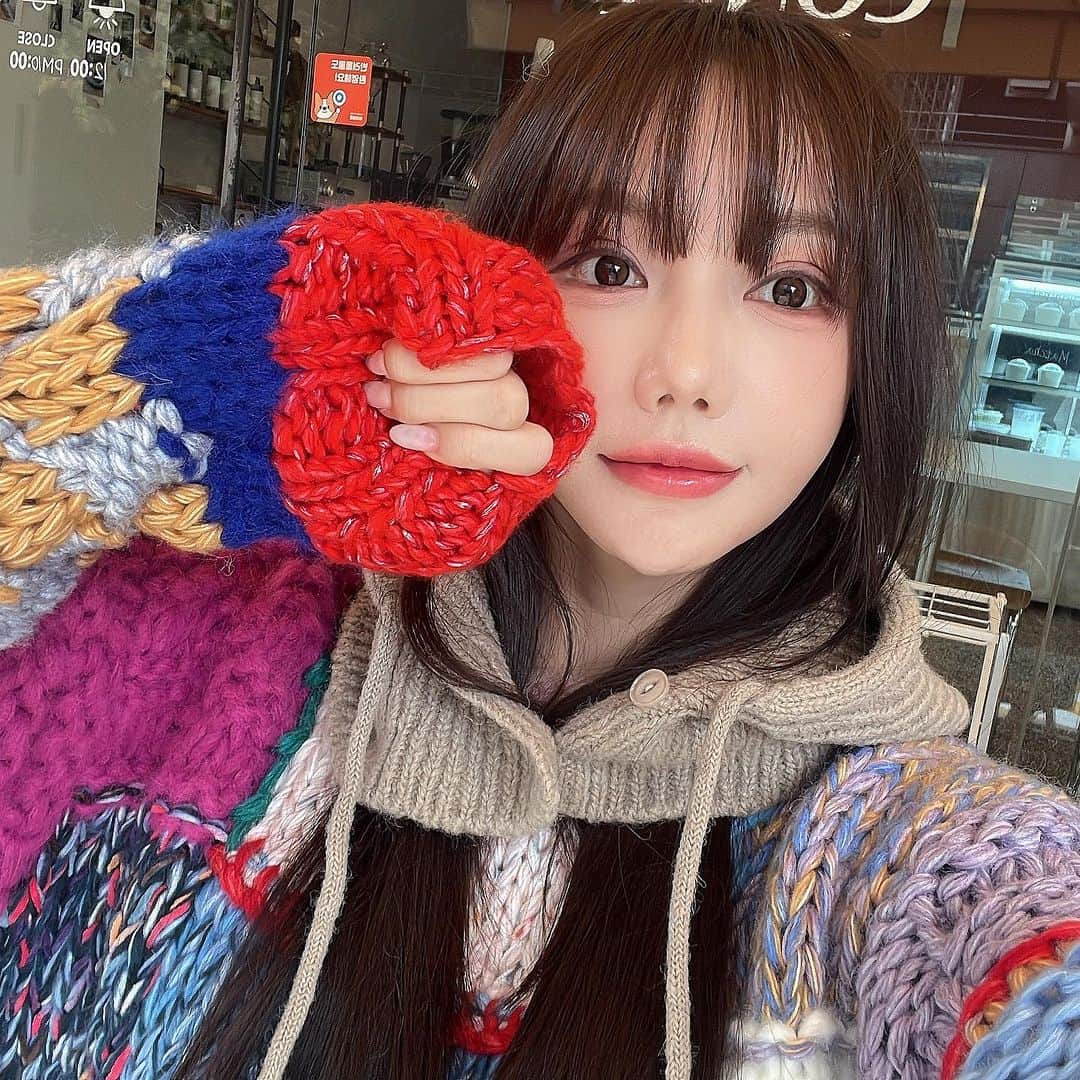 ソアのインスタグラム：「니트 남자분들도 여자분들도 다 좋아해주시니 행벅…💙😗」