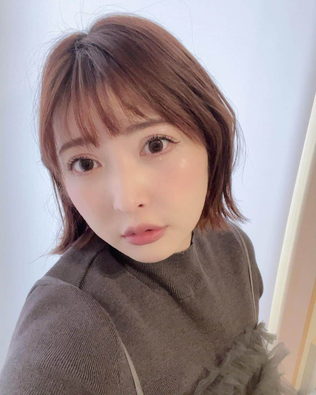 雨宮奈生さんのインスタグラム写真 - (雨宮奈生Instagram)「東京中央美容外科渋谷東口院 @tcb.shibuyahigashi で、TCB式小顔美肌再生していただいてから5ヶ月たちました🥳  フェイスラインまだまだ下がることなく、しっかりもたつき解消されたままです🩵 時がきたらまたお願いしたい！笑 糸リフト迷ってる人いたら絶対おすすめだよー！  #PR #東京中央美容外科 #東京 #渋谷 #TCB式小顔美肌再生 #糸リフト #小顔整形」11月15日 16時41分 - naoamamiya