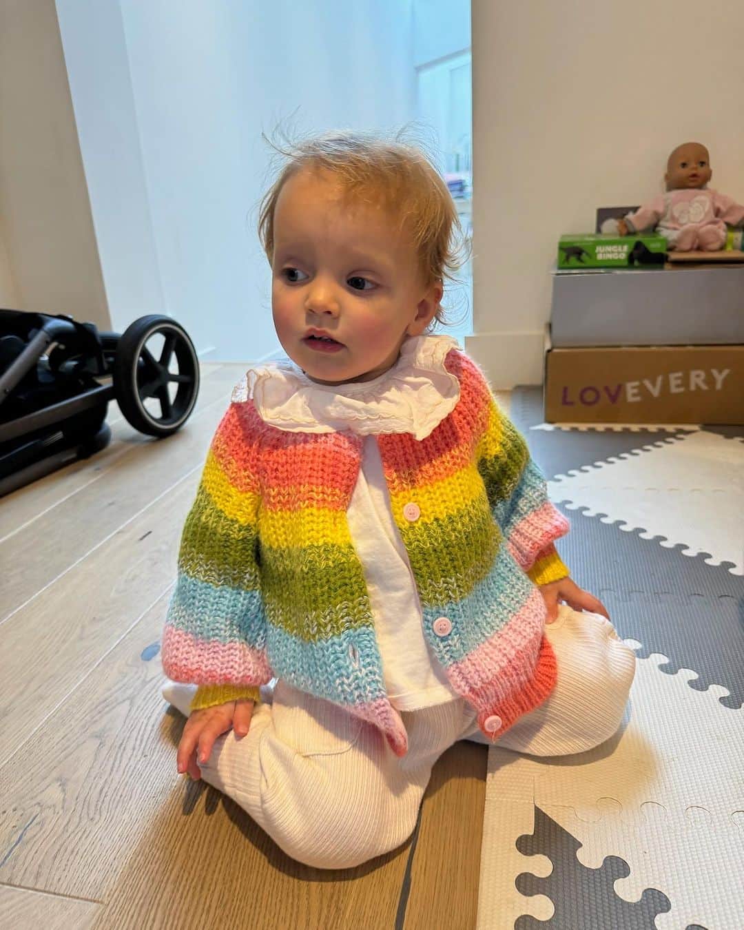 ミリー・マッキントッシュさんのインスタグラム写真 - (ミリー・マッキントッシュInstagram)「Happy 2nd Birthday, my precious little Aurelia! It's hard to believe that two years have passed since you came into our lives, filling our hearts with so much love. Aurelia means 'golden one' and truly, you have brought so much light and warmth into our family. We call you Ray-Ray, because you're always brightening our days, our little Ray of sunshine ☀️  From the very beginning, we've been inseparable. Your big sister has always been more of a daddy's girl, but you, my darling, are undoubtedly my little mummy's girl. You've brought a sense of calm into our home that we never knew was missing and made our family feel complete in the most beautiful way.  I've held you close, Aurelia, knowing that you might be my last little baby. Every moment of your growth has been a treasure, and I've wanted to keep you small just a little longer. You are the perfect blend of funny, sassy, moody, and sweet - a unique and wonderful combination that makes you, well, you!  It's incredible to watch your vocabulary grow every day and to have our little conversations. You are becoming such a smart and curious little girl, and I can't wait to see all the amazing things you'll achieve as you continue to grow. As I look back on these two years, I'm filled with happiness and pride to celebrate you, our beautiful Aurelia. We can't wait to see all the wonderful adventures that the future holds for you 🌈💖💫」11月15日 16時38分 - milliemackintosh