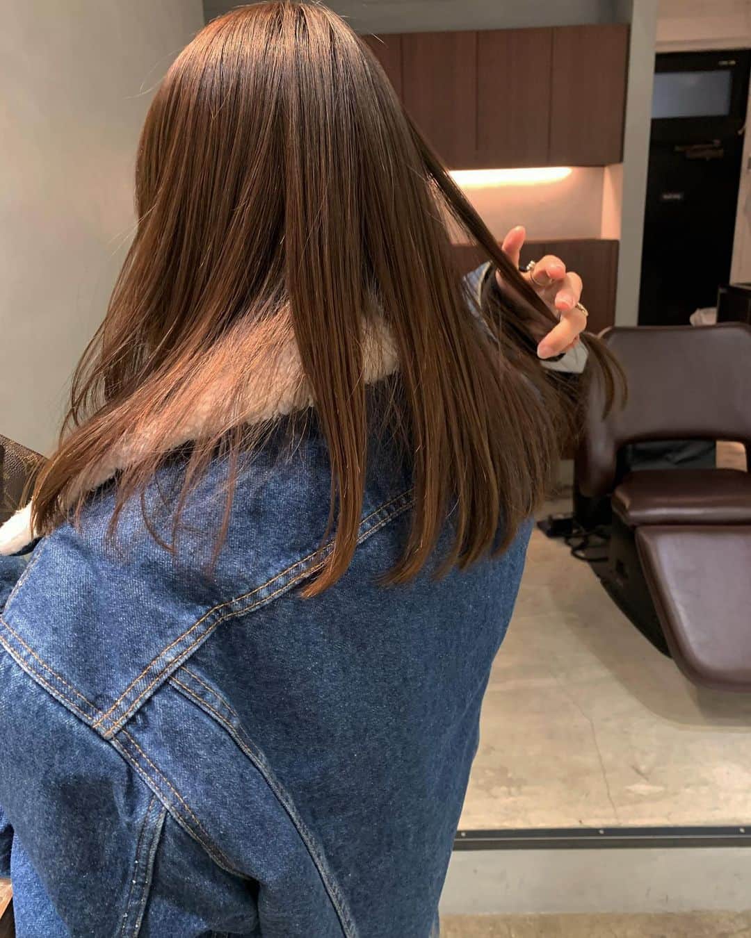 馬渕真由子さんのインスタグラム写真 - (馬渕真由子Instagram)「寒くなってきたから今年もお気に入りのデニムボアジャケットを召喚。放置気味だった髪の毛も整えてもらってすっきり。🤍」11月15日 20時05分 - mabchi.mayuk