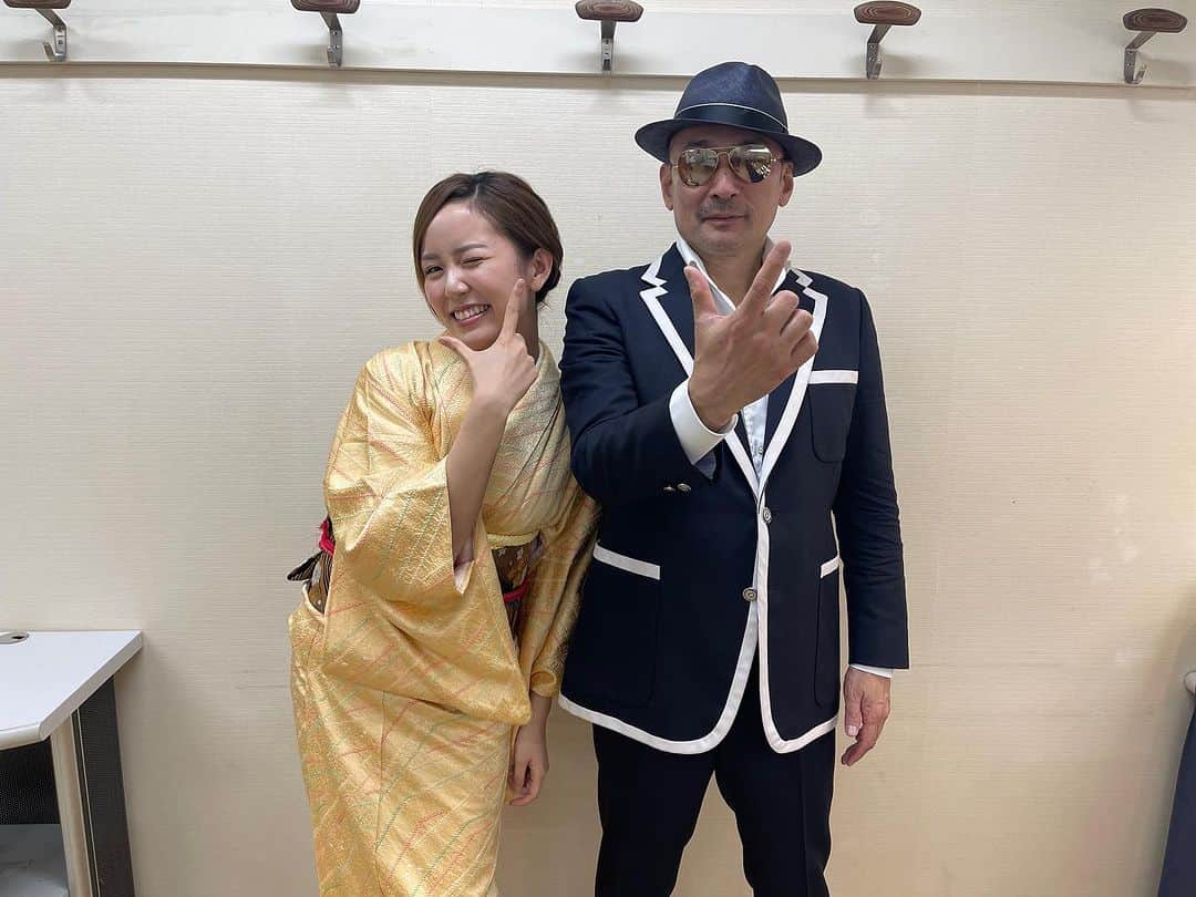 クレイジーケンバンド【公式】のインスタグラム：「先日の大阪公演にて、ネオ昭和で話題の #阪田マリン さんにお越しいただきました！ 楽しみだったようで、初対面した時には膝から崩れ落ちて喜んで下さいました！！  着物もキマっててイイネッ！！！   by staff  #クレイジーケンバンド #横山剣」