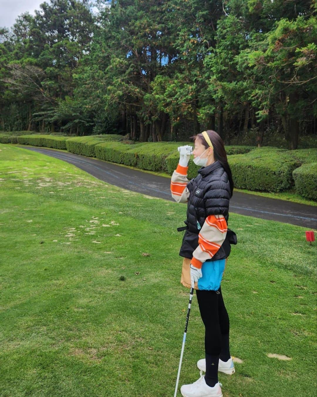 ハン・ソナのインスタグラム：「바람과함께사라진공😂⛳️✨」