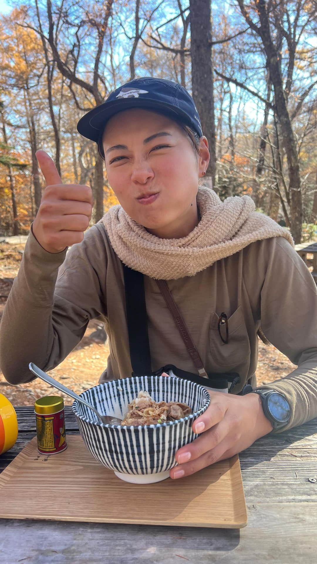 中村優のインスタグラム：「富士見平小屋→金峰山⛰️🏕️ お天気も最高で絶好の登山日和でした😆 それにしても登山って食べても食べてもお腹減るよね…富士見平小屋戻ってきてすぐ牛丼食べた🤤  @orangebackpackers」