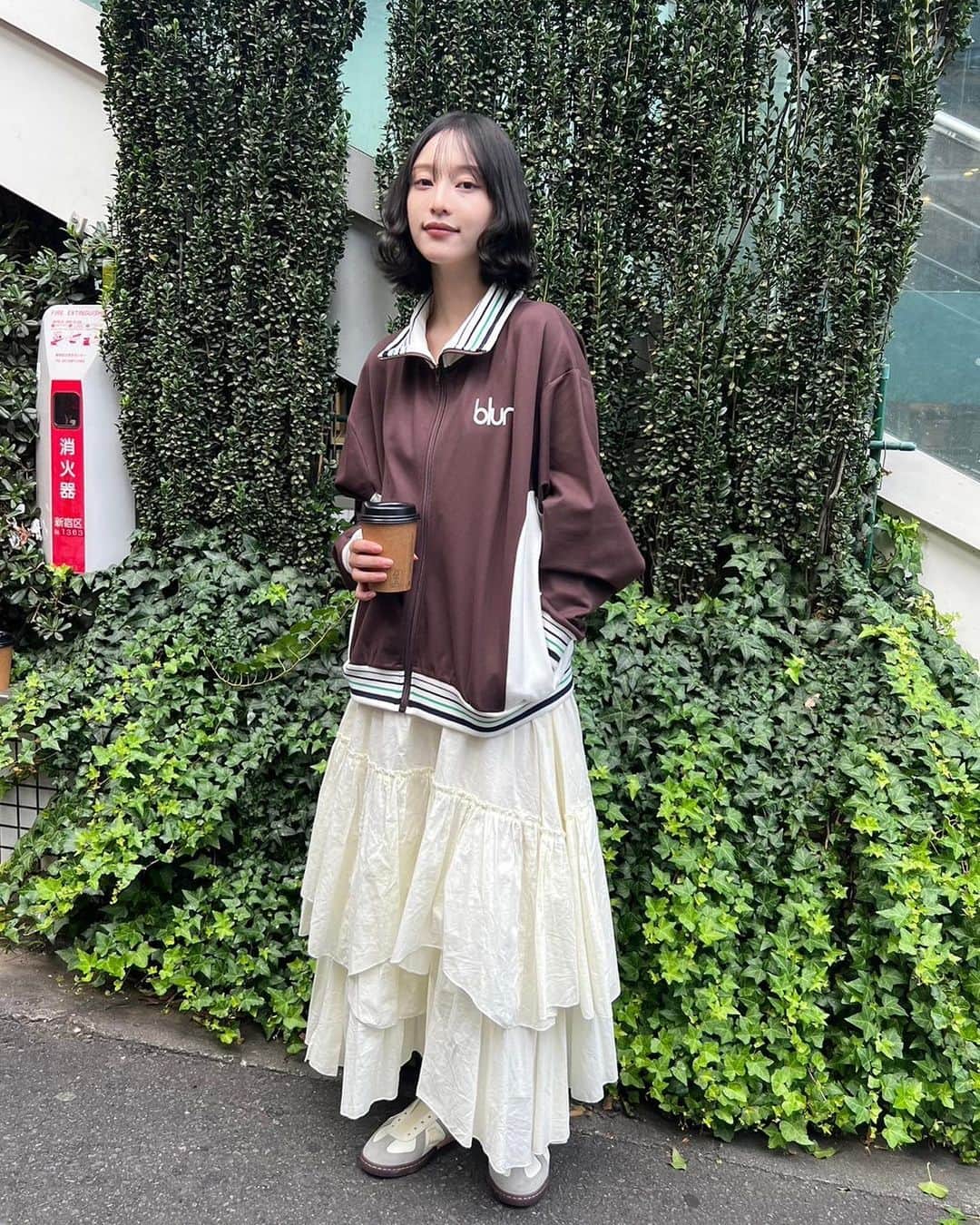 山田愛奈のインスタグラム：「.  撮影の間にマネさんが 撮ってくれた私服🤲´-」
