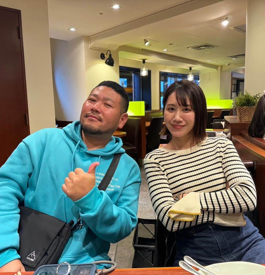 Yuri Sakuraiさんのインスタグラム写真 - (Yuri SakuraiInstagram)「KIKURIくんとコラボの打ち合わせしてきました！  KIKURIくんといえば、 EXILE ATSUSHIさんが作られたR&BコーラスグループCOLORの初代メンバー。  仲間も当時からずっとファンでライブも いってるくらい大好きで、KIKURIくんの歌は甘い声と、心に響く歌声で魅了されます。  ただ！歌だけじゃなく、 料理が上手だったり、キャンプが得意だったり、沖縄が好きだったりと、趣味や やれることの幅が広く多才！ KIKURIくんが面白いアイデアを思いついた！ と色々打ち合わせしていくと、  KIKURIくんのキャラを活かしたアイデアがどんどん湧き出てきて、 今後一緒に色々とコラボできそうで楽しみが増えました！  ファンの方もきっとKIKURIくんを感じられるものや場所を待っていると思うので、 出たアイデアをブラッシュアップして、 一つ一つ形にしていければと思っています！  KIKURIくんは、見た目の厳つさもありますが、話してみると本当にフランクでノリがよく、 いつもお話しててもめちゃめちゃ楽しませてもらっています！  そんな人柄の良さも更に出していけたらなと思っています♪  今回もありがとうございました！  #KIKURI くん#COLOR#初代COLOR#歌手#キャンプ#ソロキャン#料理#男飯#バーガー#カフェ #camp#okinawa#Japanesefood#okinawalife#okinawafood #cafe」11月15日 16時58分 - yuri_sakuraiii