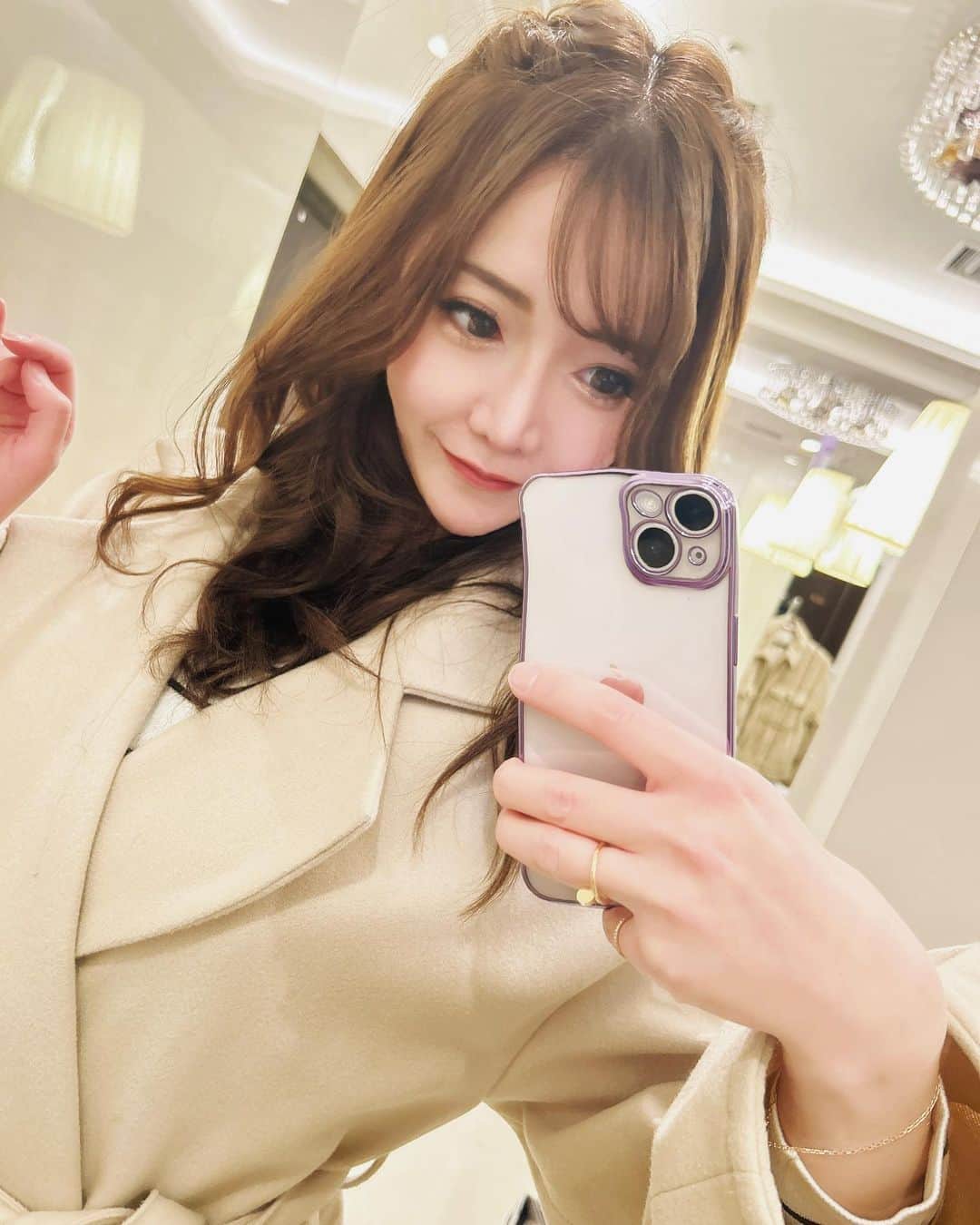 香月亜弥のインスタグラム：「出勤まん✌️お腹ずっと空いてる。困った🫠笑」
